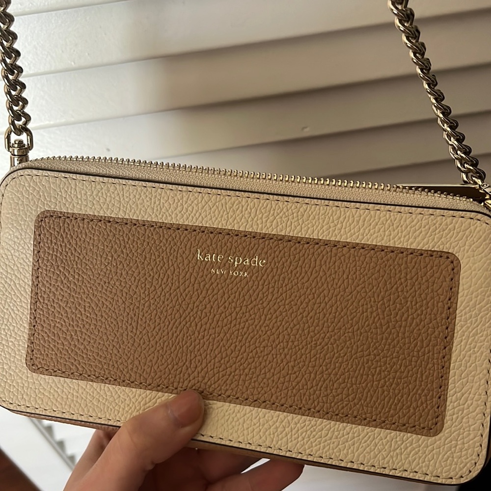 Like new KATE SPADE cream crossbody purse, perfect condition.
